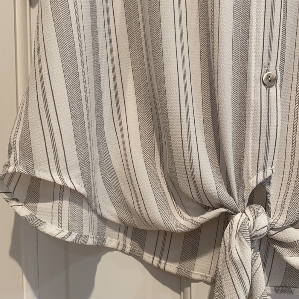 Top - Picture 2 of 2